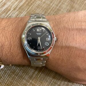 Swatch Silver Stainless Steel Watch with Black Dial. Gent size. Great Swatch!